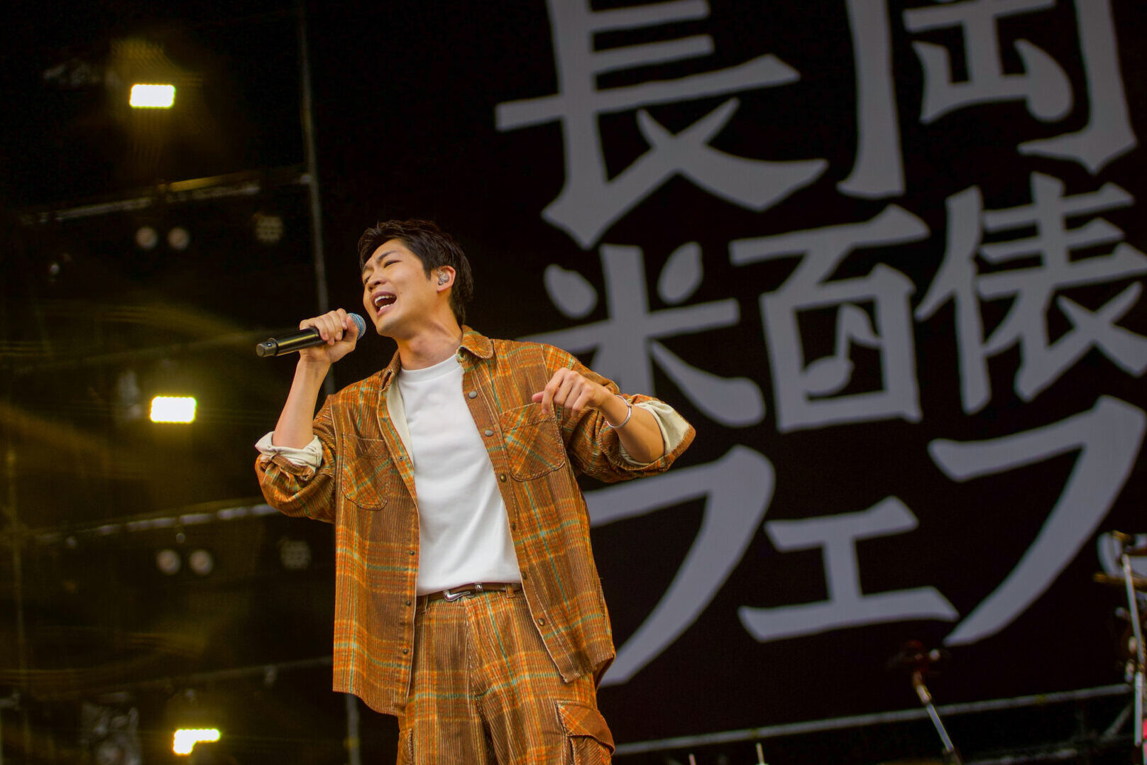 激レア⭐︎舞台「アドルフに告ぐ」パンフレット 松下洸平 成河 激レア⭐︎舞台「アドルフに告ぐ」パンフレット 松下洸平 成河