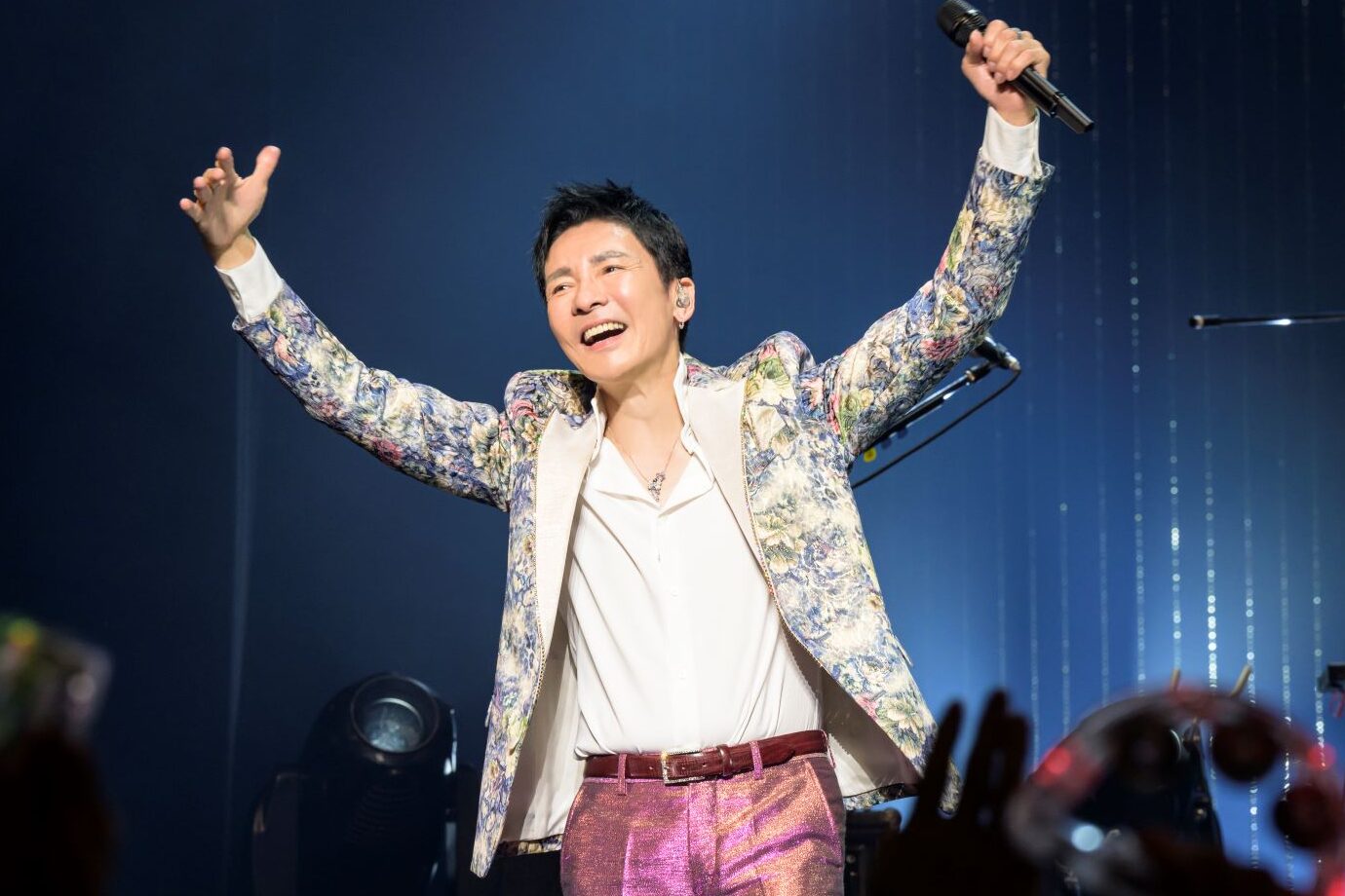 いまも変わらず輝きを放つ永遠のスーパースター・郷ひろみ、通算110枚